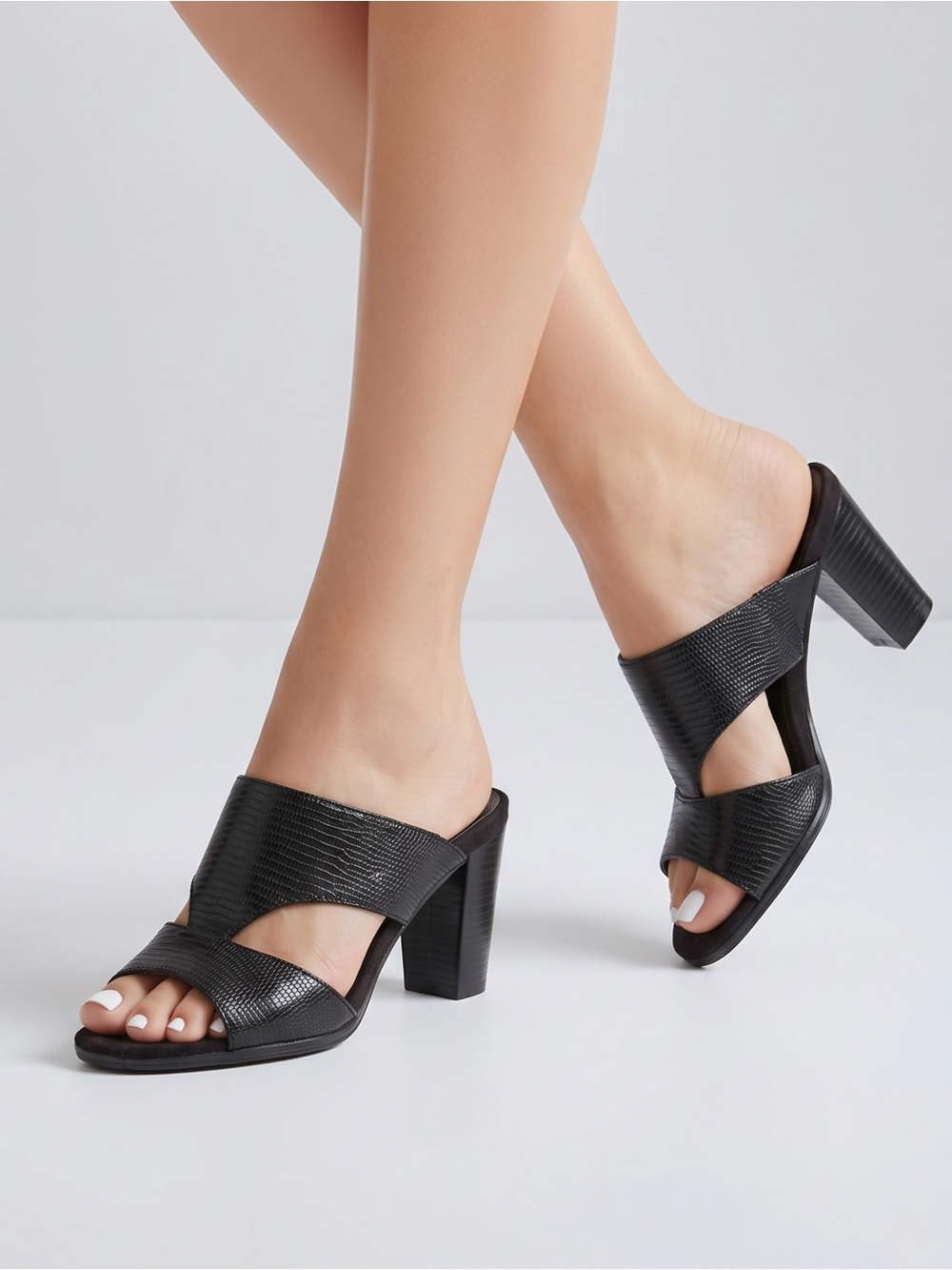 AEROSOLES Heel Rest women Sz 8 Black Crisscross Textured Block faux leather Mule